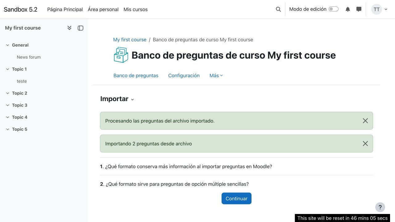 Resultado real de Moodle Sandbox 5.2 con dos avisos verdes. Uno indica que está procesando el archivo y otro que se importan dos preguntas. Debajo aparecen los dos enunciados y el botón Continuar.